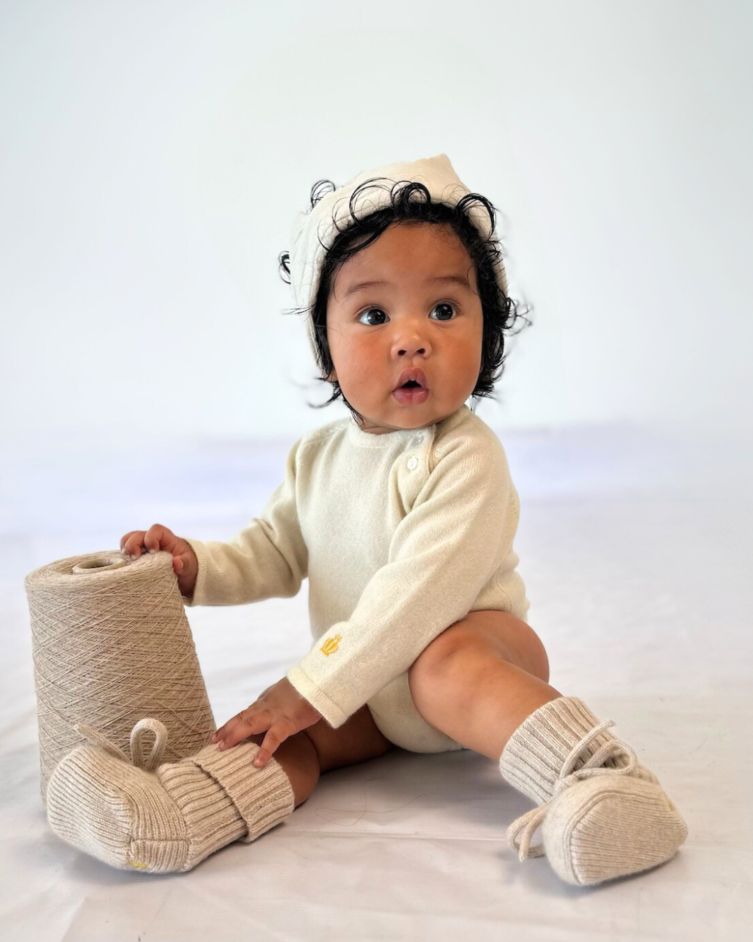Body bébé écru en cachemire avec bobine de fil BOTIBOTY