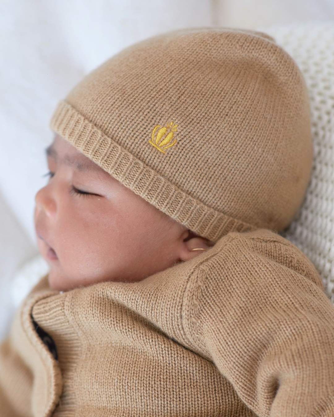 Bonnet bébé camel en cachemire BOTIBOTY